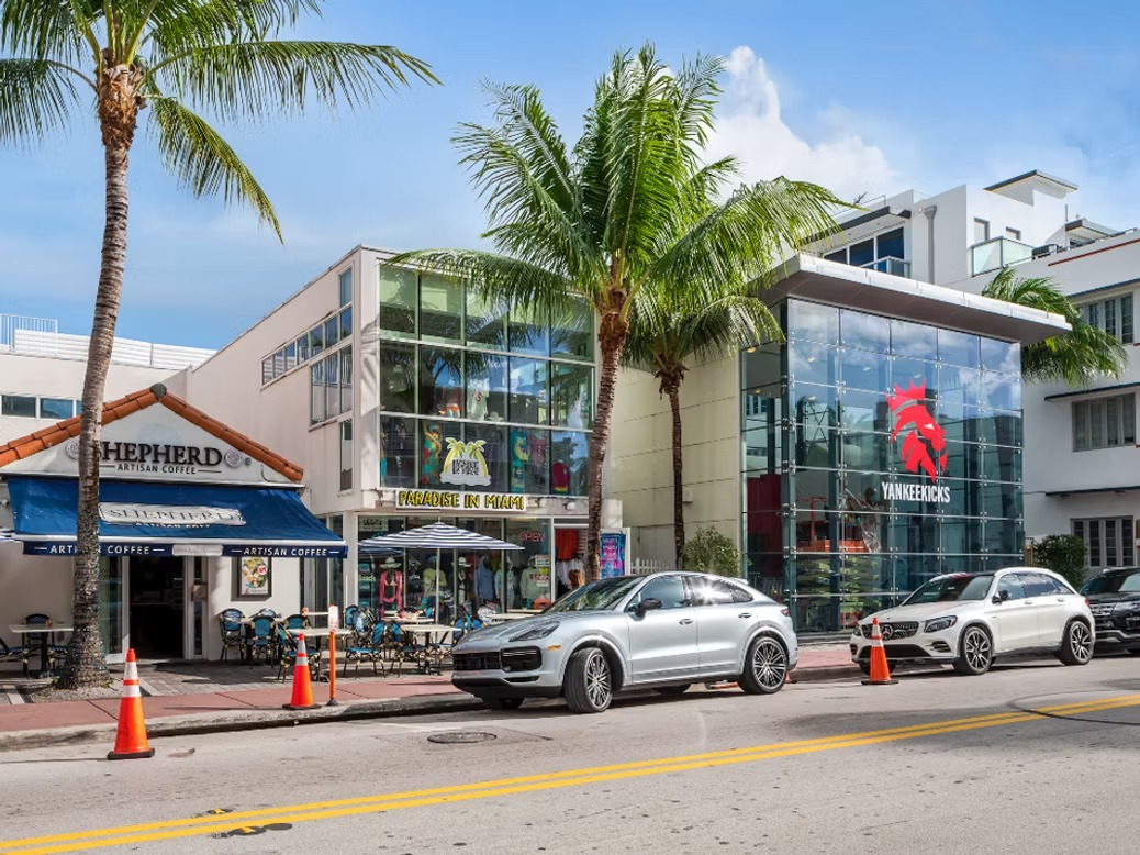 Retail Showcase Complex — Collins Avenue