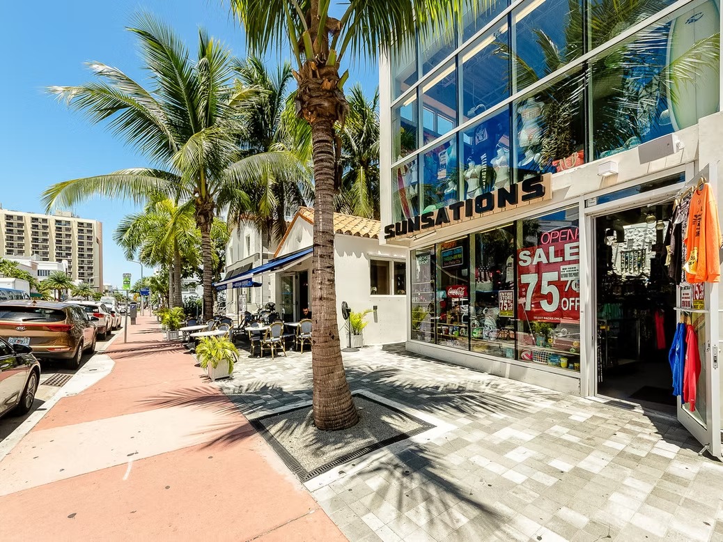 Retail Showcase Complex — Collins Avenue